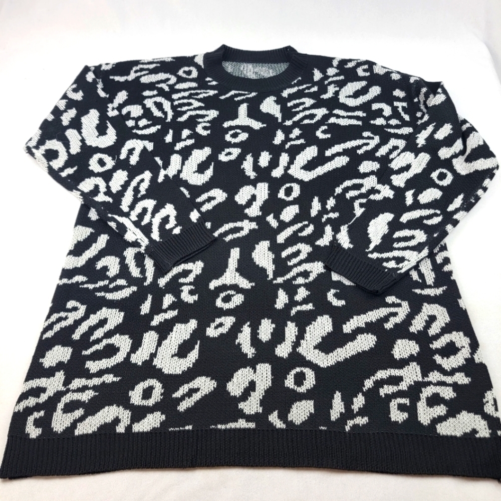 NWOT fall black‎ animal print crew neck tunic sweater
